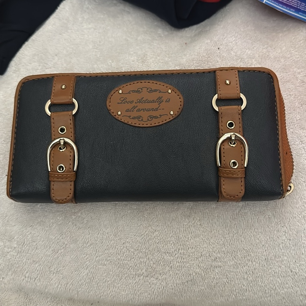 Wallet NWOT Navy and tan - Picture 7 of 8